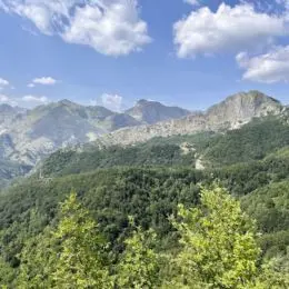 Corchia-Berg und Türme