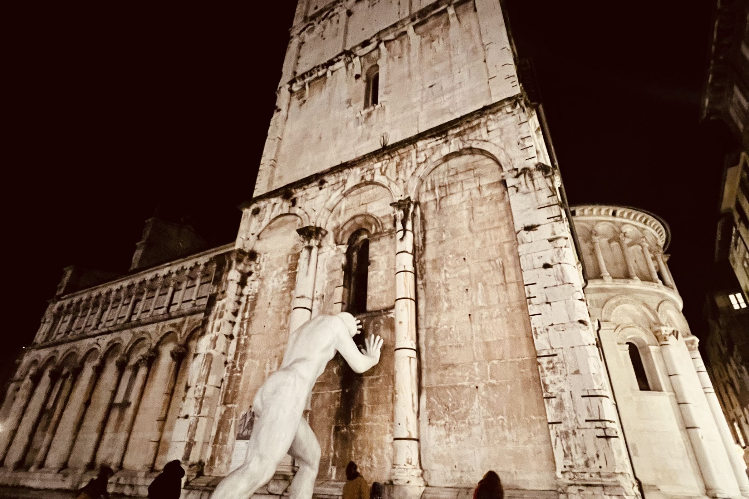 Statua al Duomo di Lucca